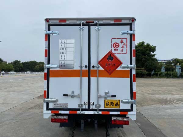 楚勝牌CSC5035XRQ6型易燃?xì)怏w廂式運(yùn)輸車