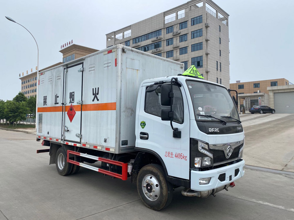 楚勝牌CSC5041XRY6型易燃液體廂式運(yùn)輸車(chē)