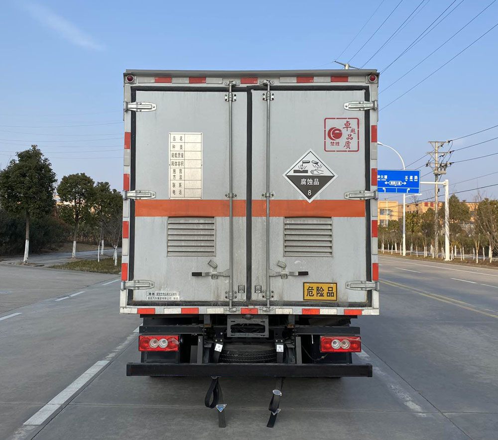 楚勝牌CSC5088XFWB6腐蝕性物品廂式運(yùn)輸車(chē)